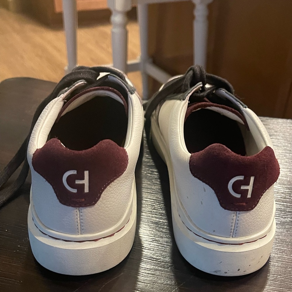 Casual sneakers size 8